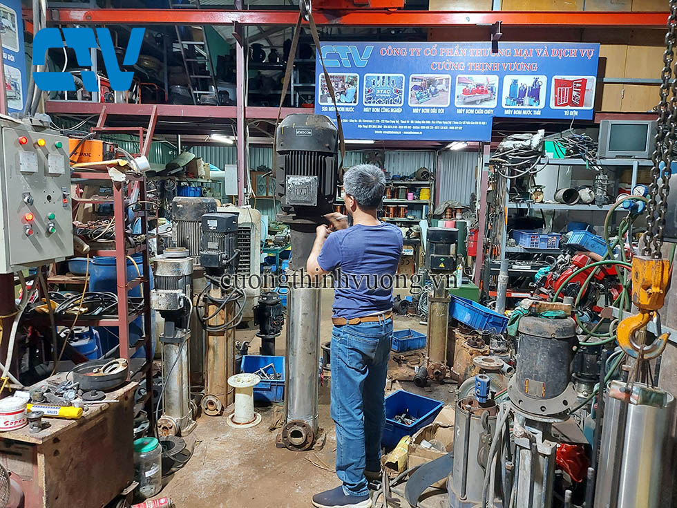 Thay ruột buồng máy bơm trục đứng Ebara