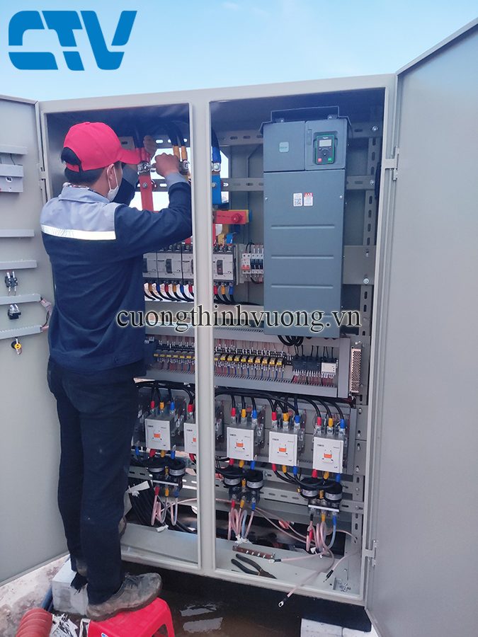 Tủ điện điều khiển máy bơm tăng áp công nghiệp (Máy bơm công suất lớn)